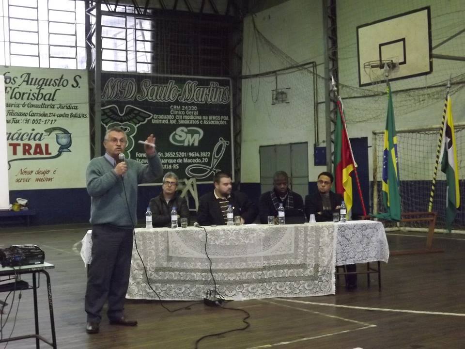 O Presidente do Legislativo Municipal, o Vereador Maurício Roni de Souza Pereira, esteve presente no Seminário de Educação no Ginásio Rudi Raguse.